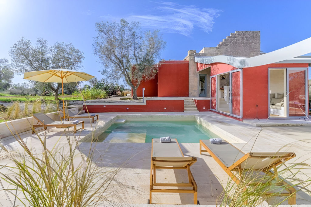 Historic lamia with pool for sale in Puglia
