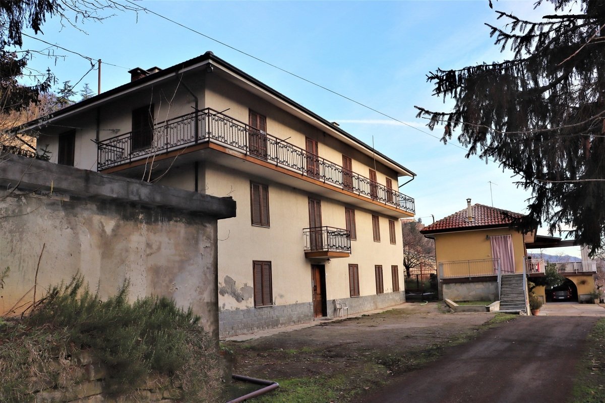 Casa indipendente in vendita 6 Stanze da letto a Santo Stefano Belbo