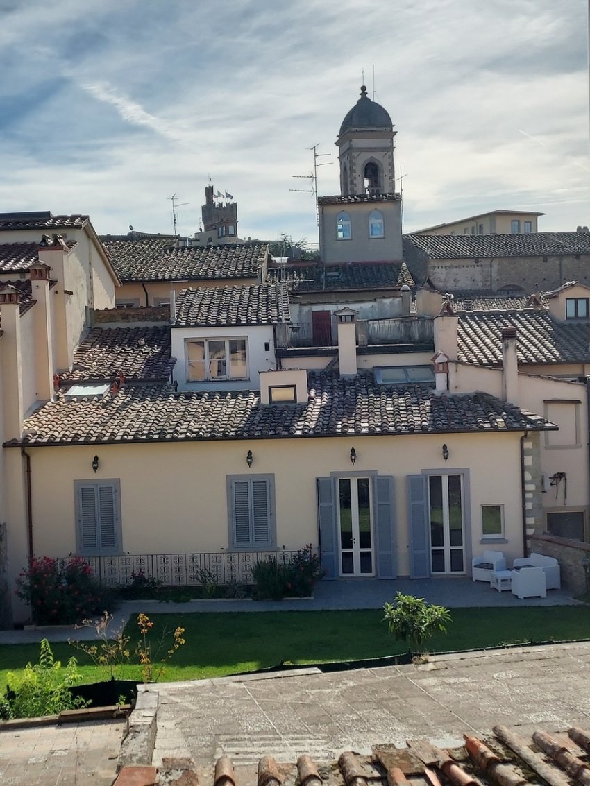 Casa in vendita 9 Stanze da letto a Arezzo