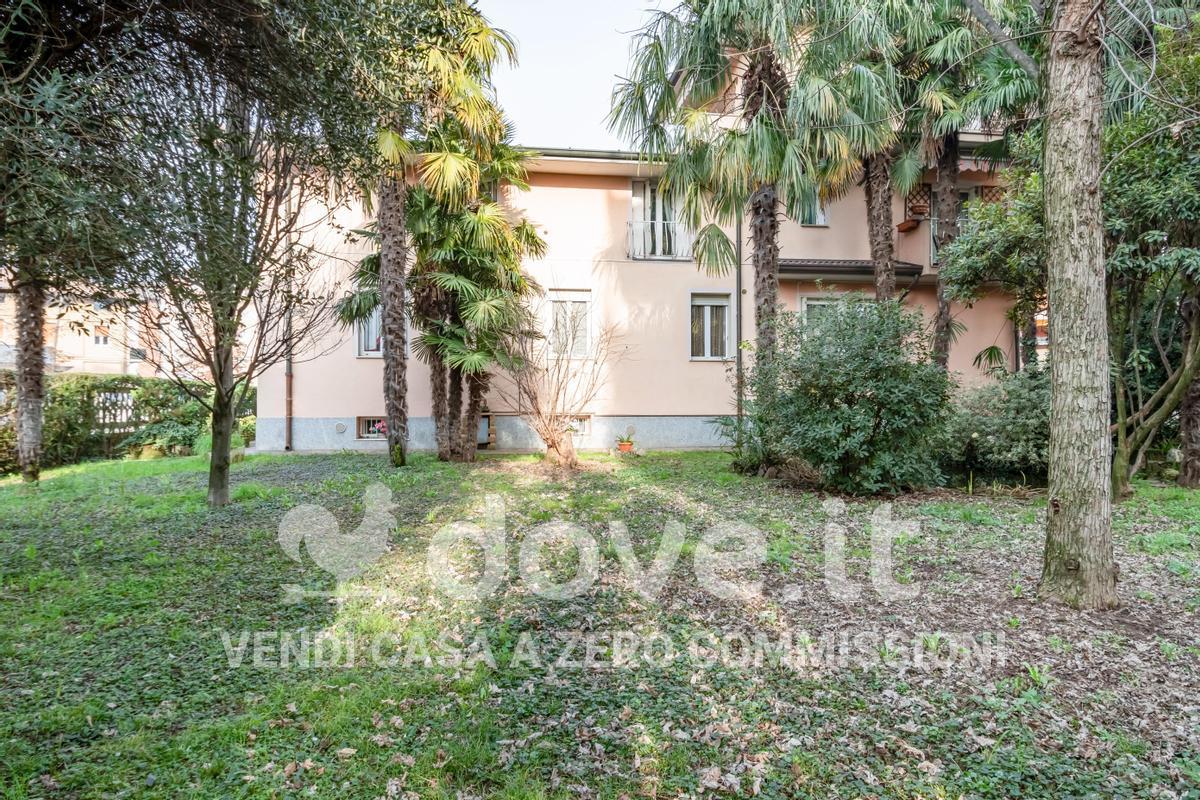 Villa in vendita 5 Stanze da letto a Romano Di Lombardia