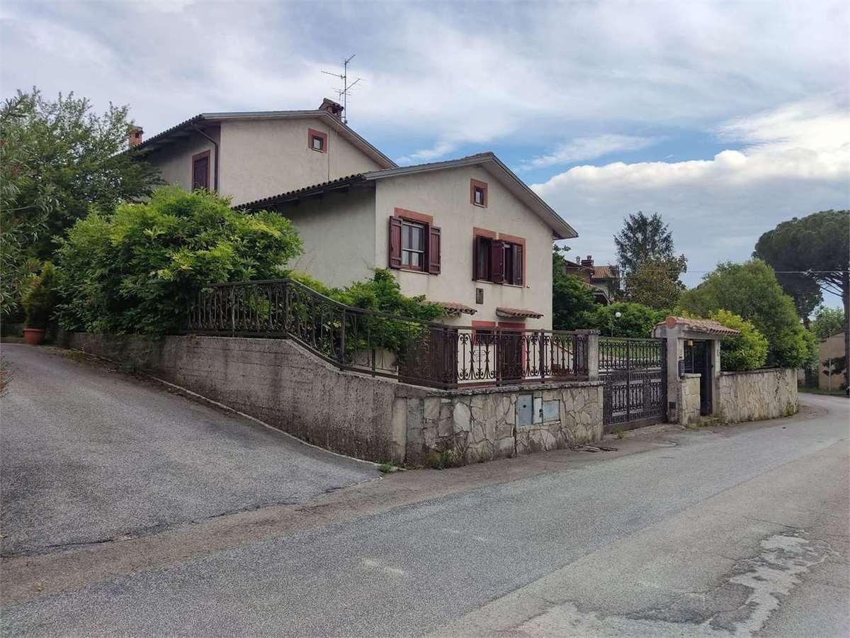 Casa indipendente in vendita a Montecastrilli