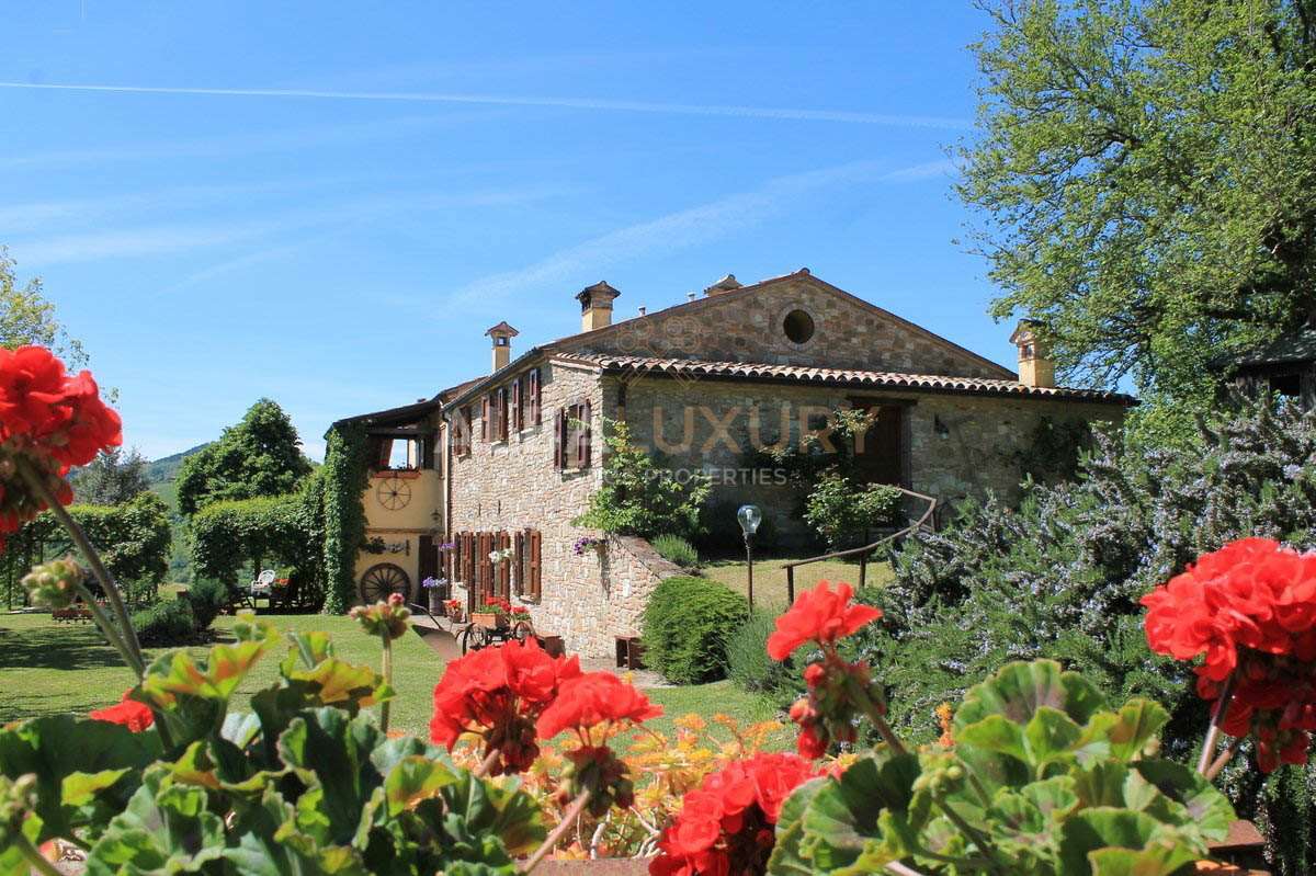 Villa in vendita 10 Stanze da letto a Urbino