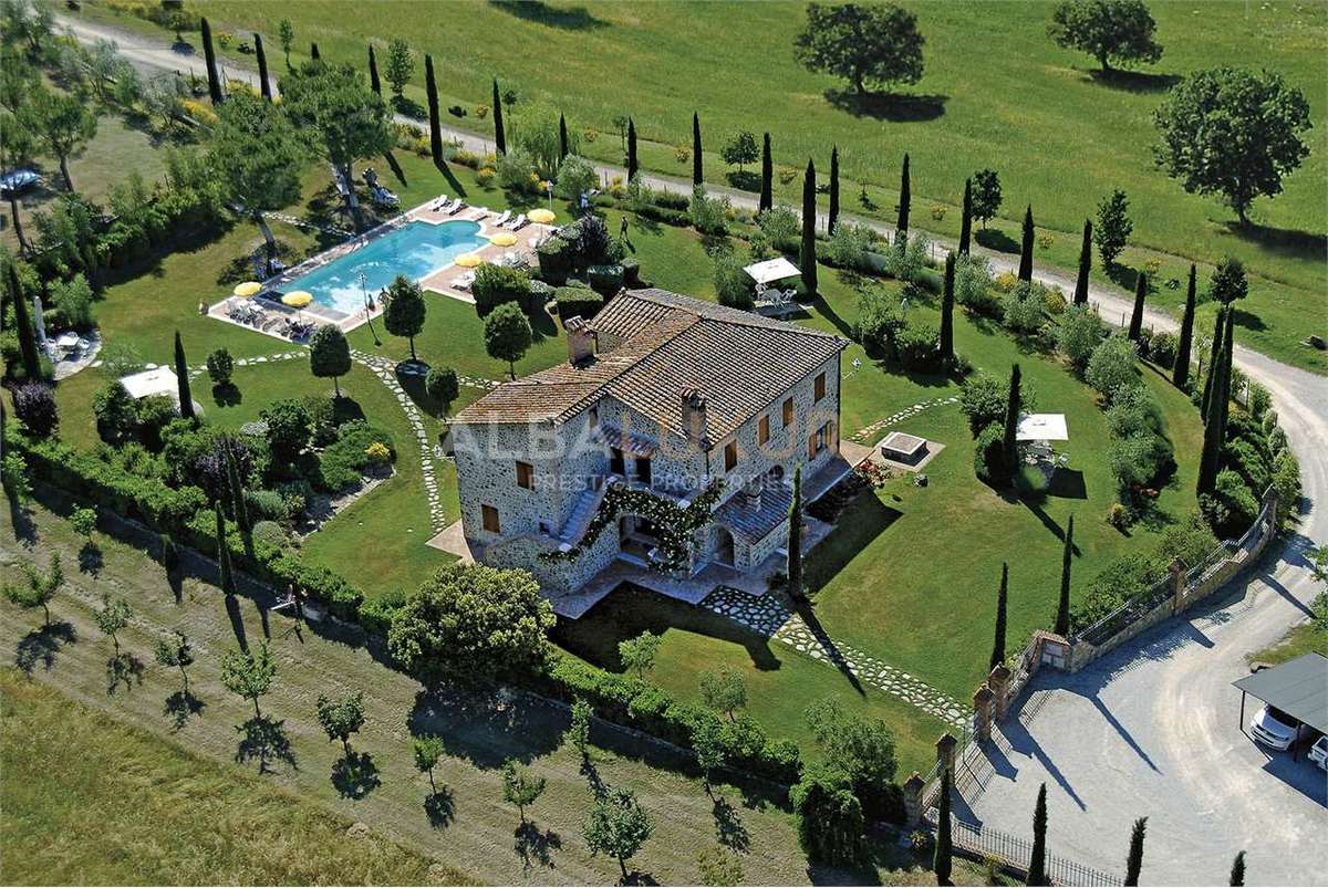 Villa in vendita 12 Stanze da letto a Torrita Di Siena