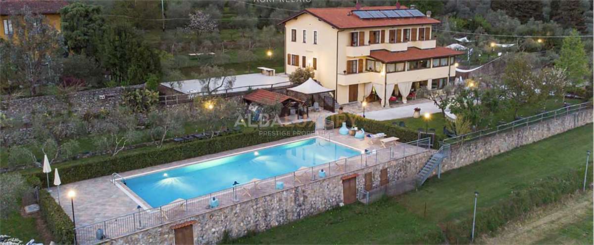 Villa in vendita 8 Stanze da letto a Camaiore