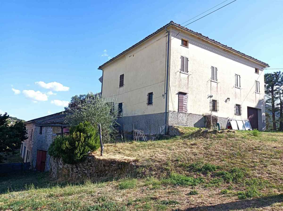 Casa indipendente in vendita 4 Stanze da letto a San Severino Marche