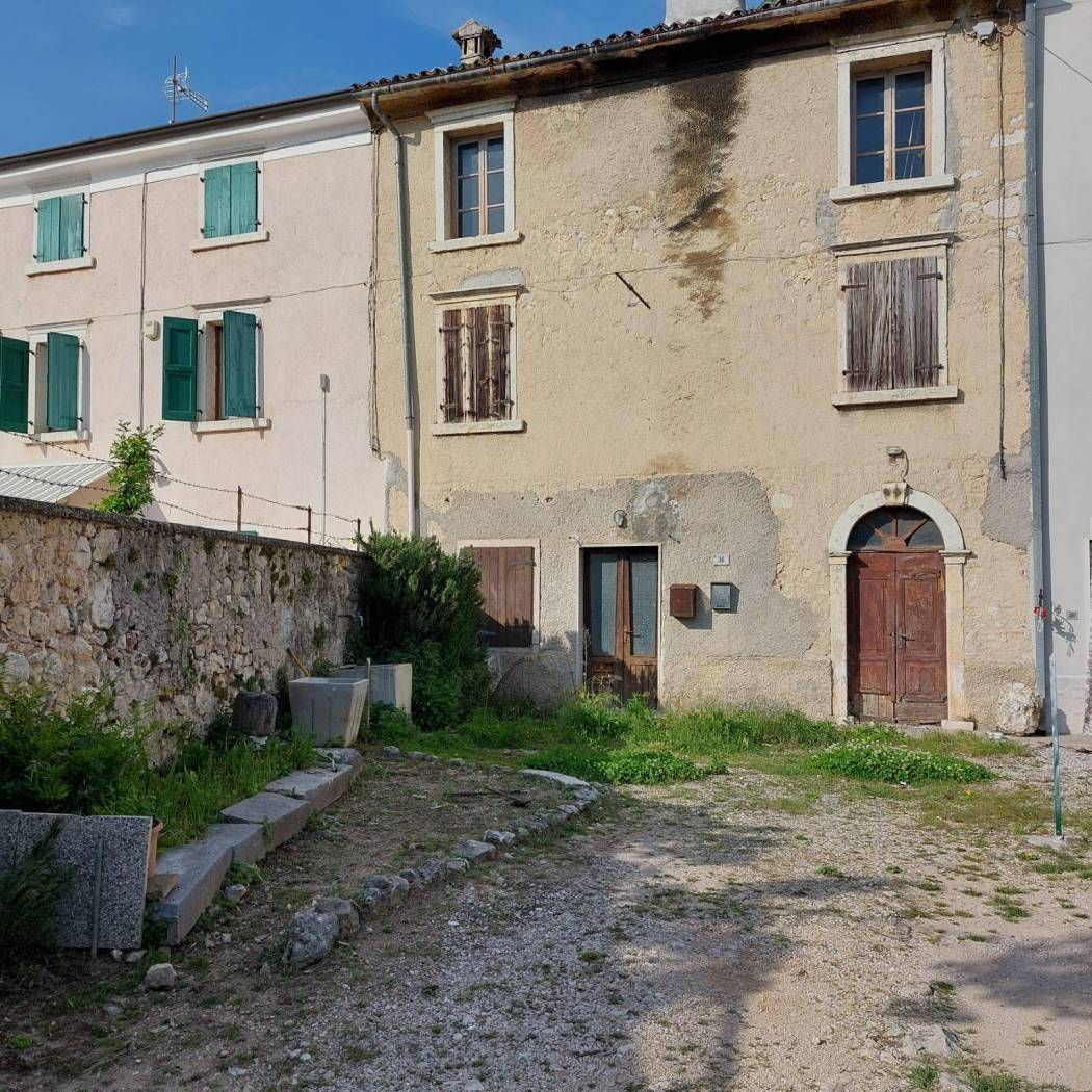 Casa di campagna in vendita 4 Stanze da letto a Caprino Veronese