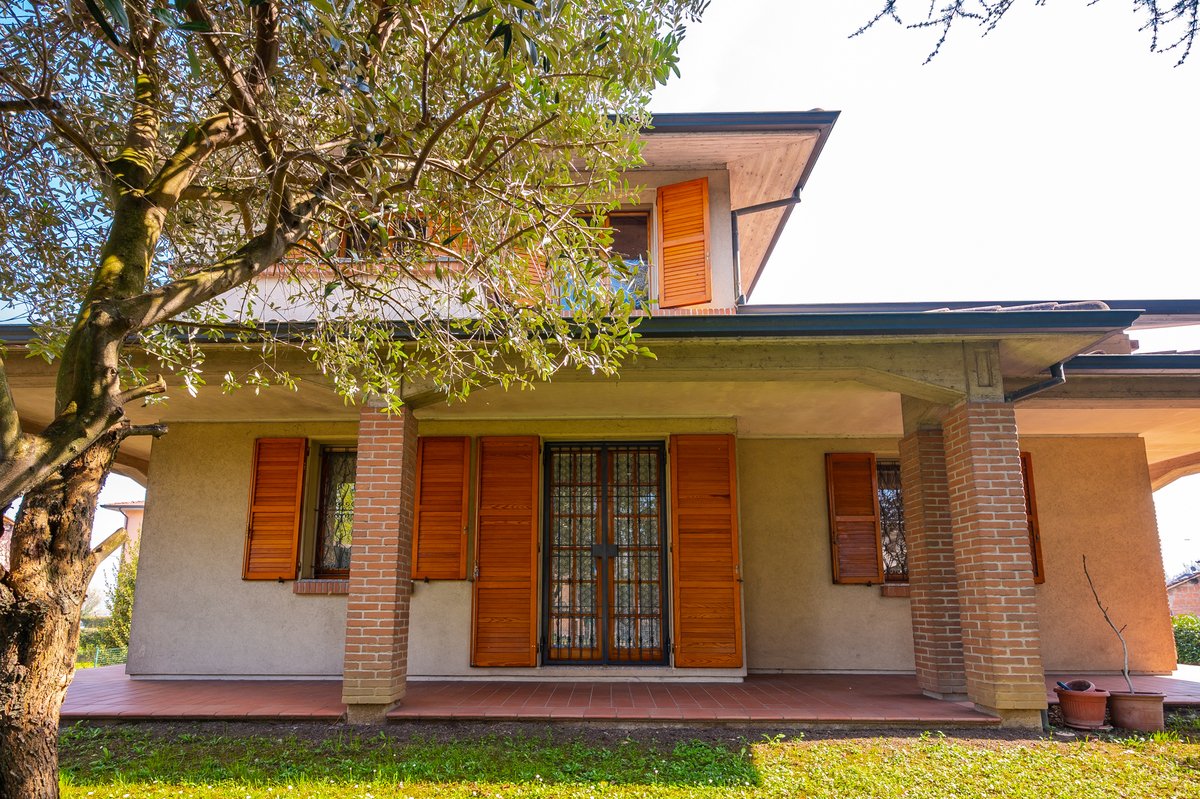 Villa in vendita 6 Stanze da letto a Reggio Nell'emilia