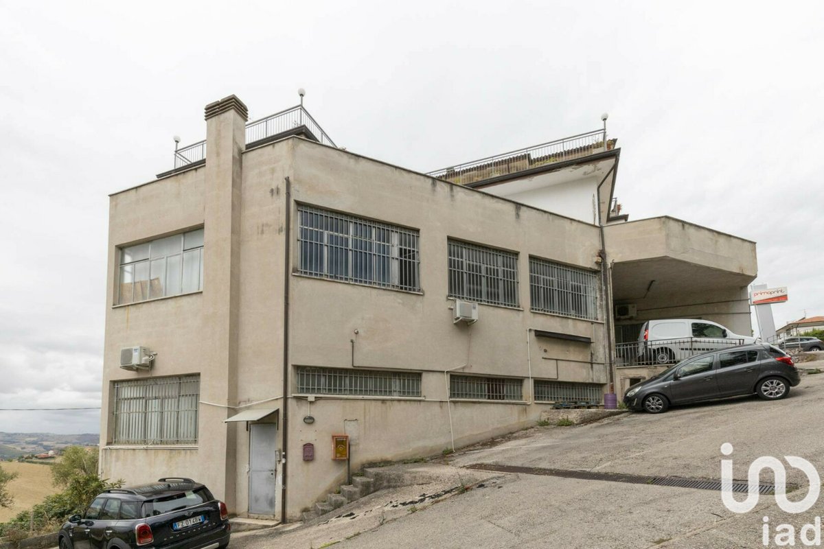 Immobile commerciale in vendita a Montegranaro