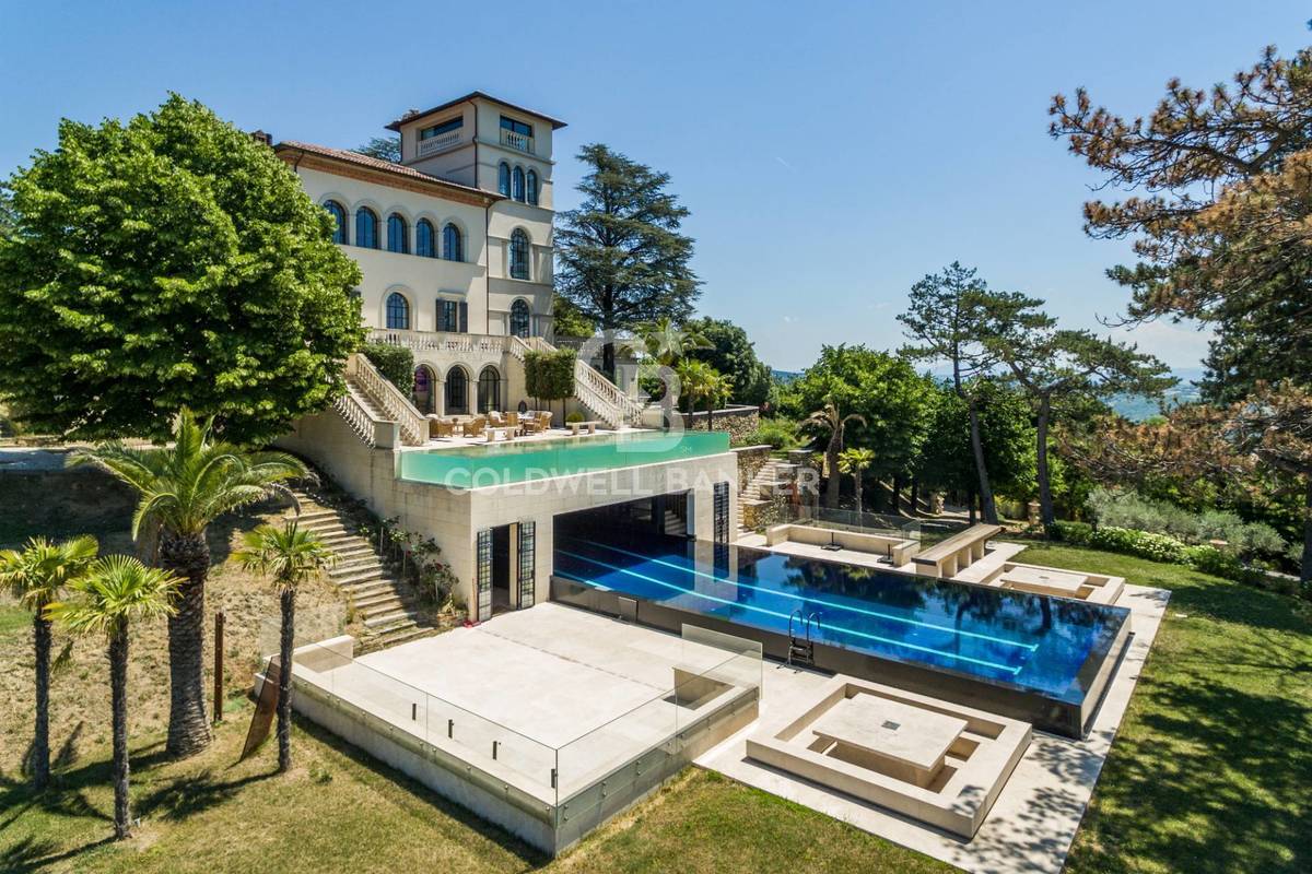 Villa in vendita 8 Stanze da letto a Gubbio