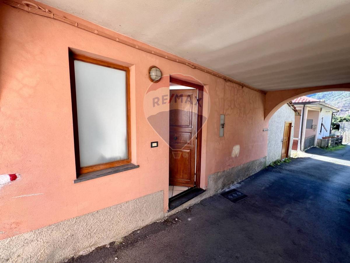 Casa semi indipendente in vendita 3 Stanze da letto a Borghetto Di Vara