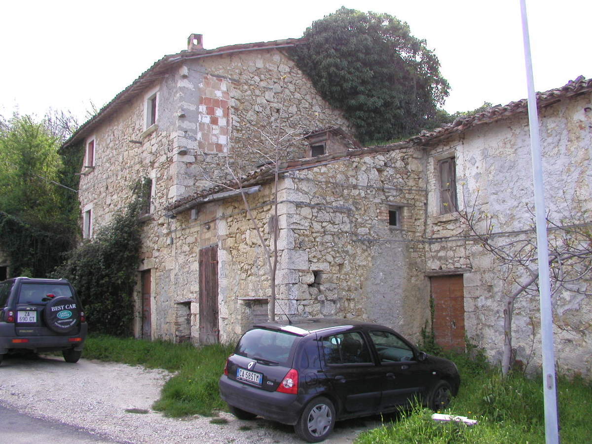 Casa semi indipendente in vendita 7 Stanze da letto a Ascoli Piceno