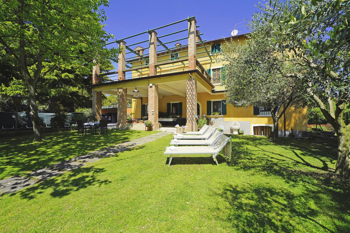 Villa in vendita 6 Stanze da letto a Monzambano