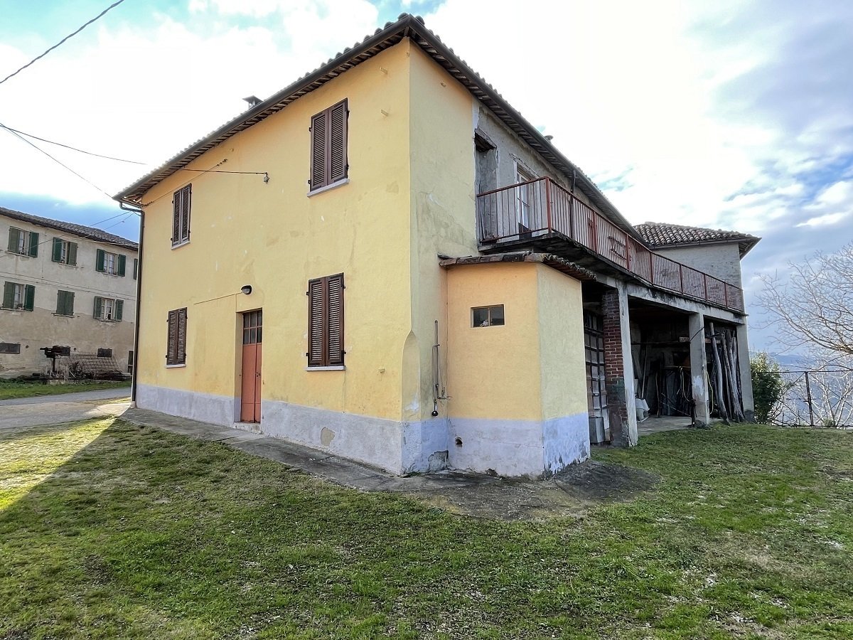Casa in vendita 12 Stanze da letto a Santo Stefano Belbo