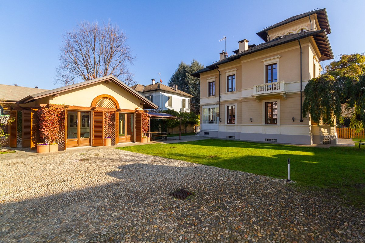 Villa in vendita 6 Stanze da letto a Carignano