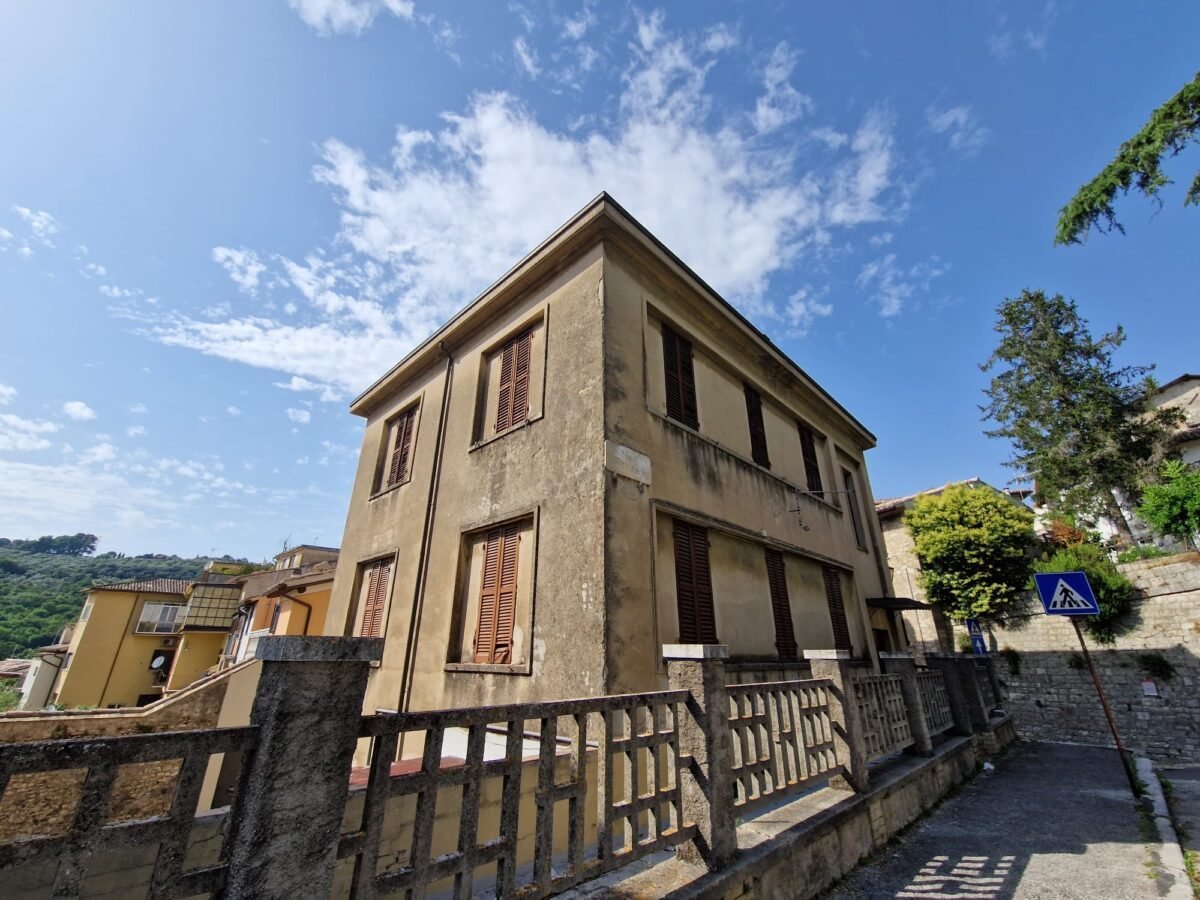 Casa in vendita 4 Stanze da letto a Spoleto