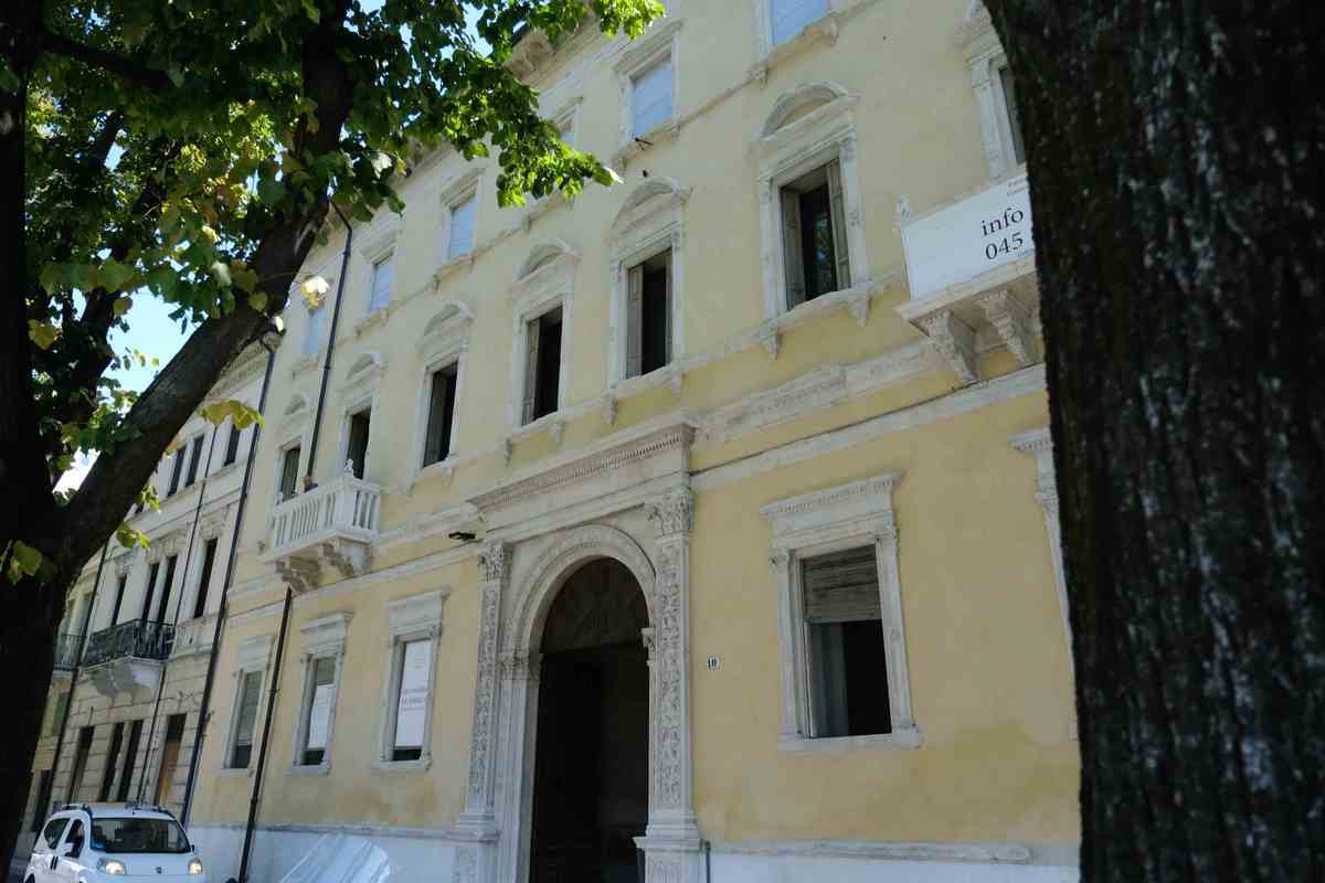 Appartamento storico in vendita 2 Stanze da letto a Verona