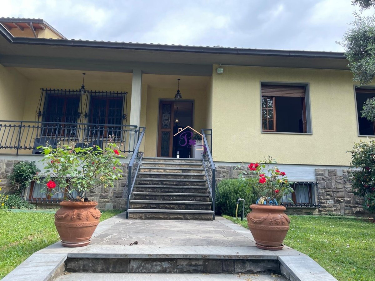 Villa in vendita 5 Stanze da letto a Prato
