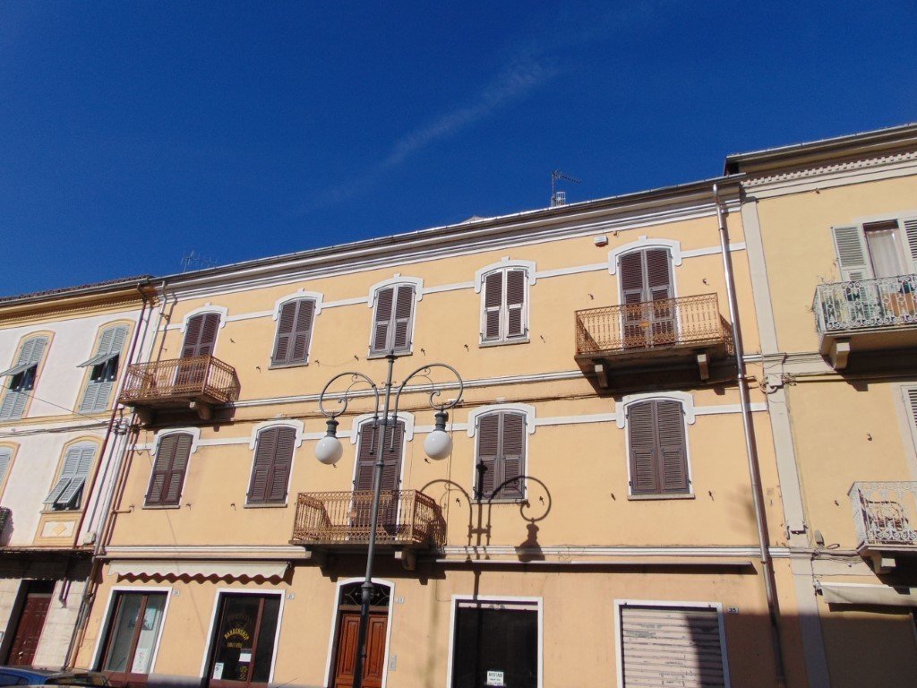 Casa in vendita 9 Stanze da letto a Nizza Monferrato