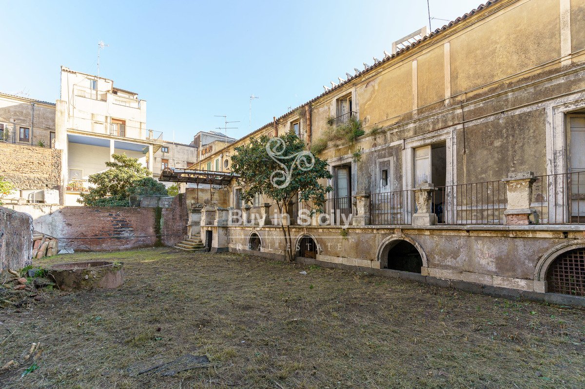 Palazzo in vendita 20 Stanze da letto a Catania