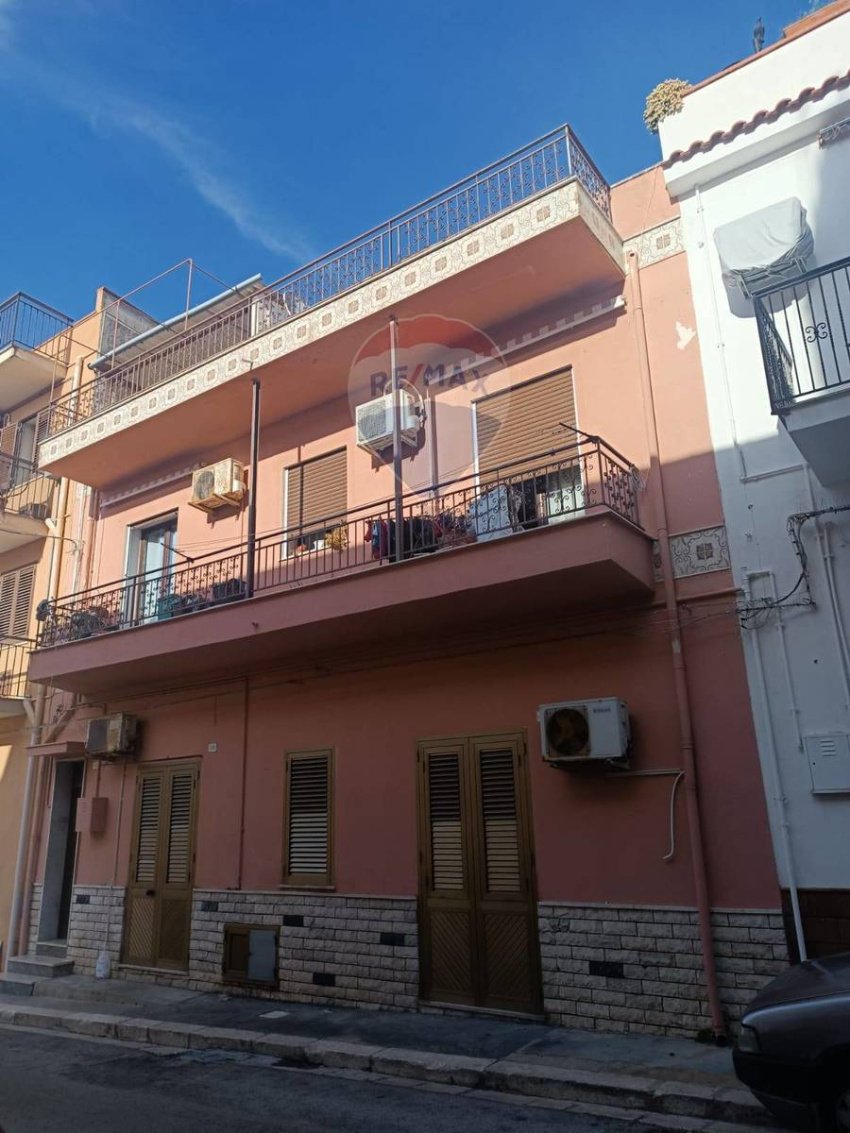 Casa indipendente in vendita 5 Stanze da letto a Terrasini