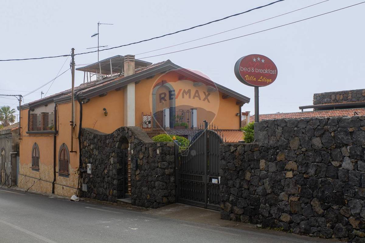 Casa indipendente in vendita 5 Stanze da letto a Fiumefreddo Di Sicilia