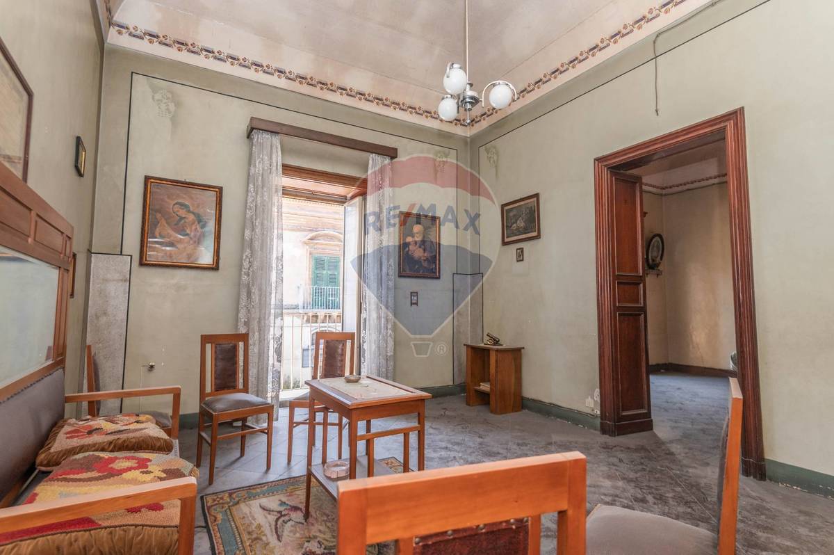 Casa indipendente in vendita 6 Stanze da letto a Ragusa