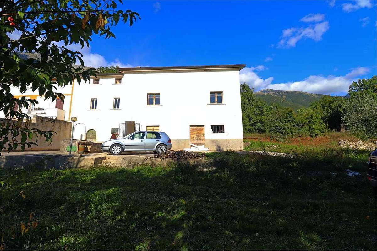 Casa semi indipendente in vendita a San Donato Val Di Comino