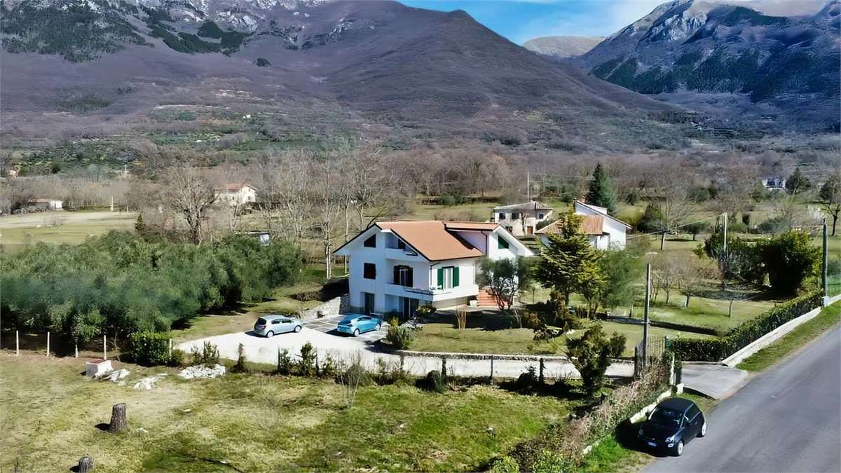 Casa indipendente in vendita 4 Stanze da letto a San Donato Val Di Comino