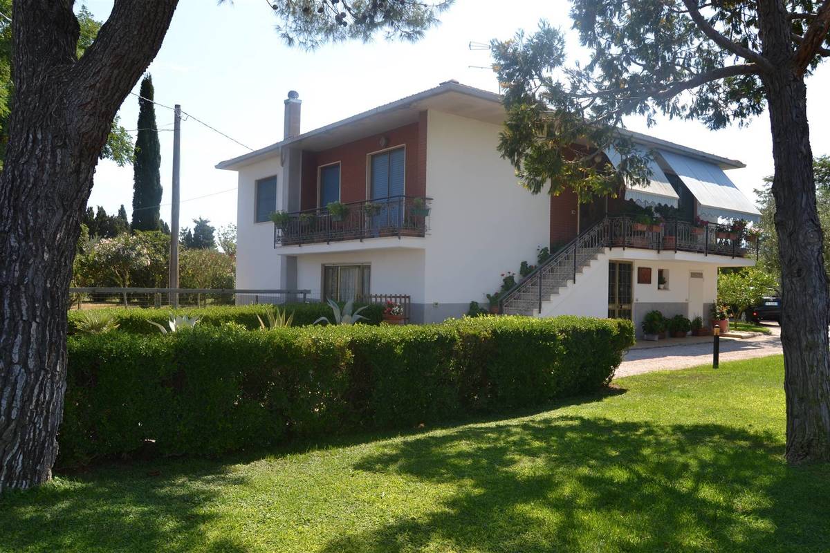 Villa in vendita 4 Stanze da letto a Castagneto Carducci