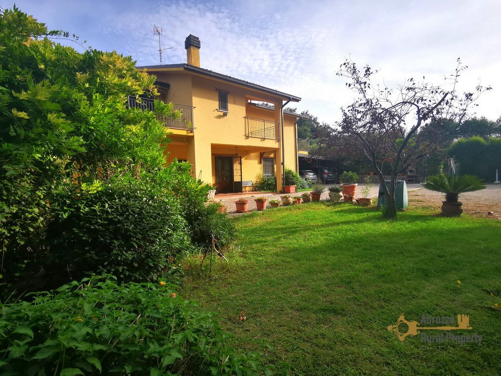 Villa in vendita 5 Stanze da letto a Montenero Di Bisaccia