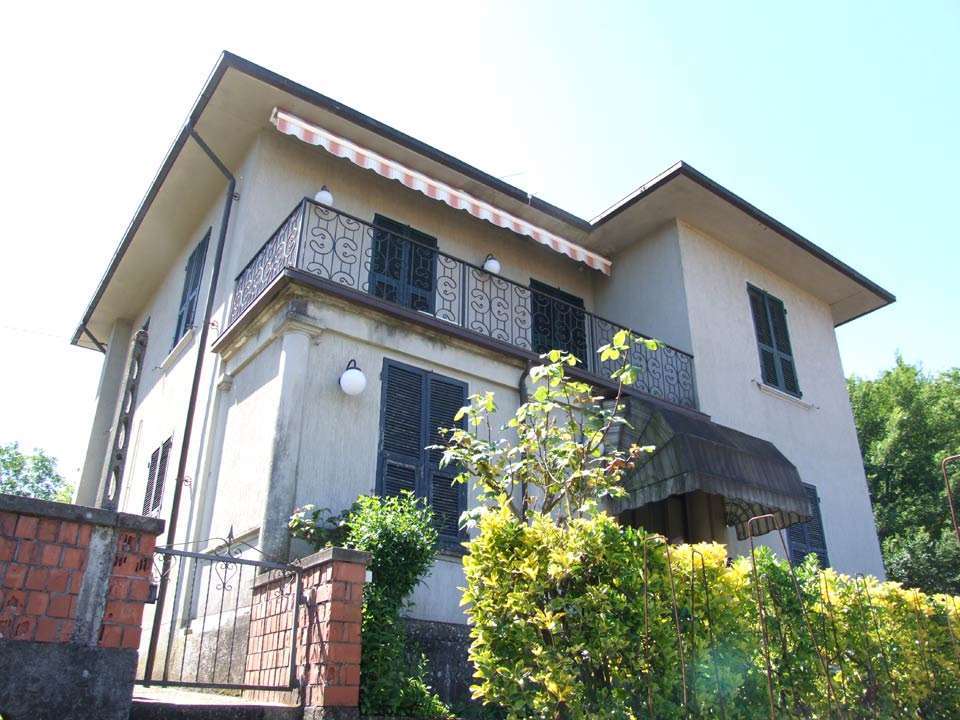 Villa in vendita 5 Stanze da letto a Villafranca In Lunigiana