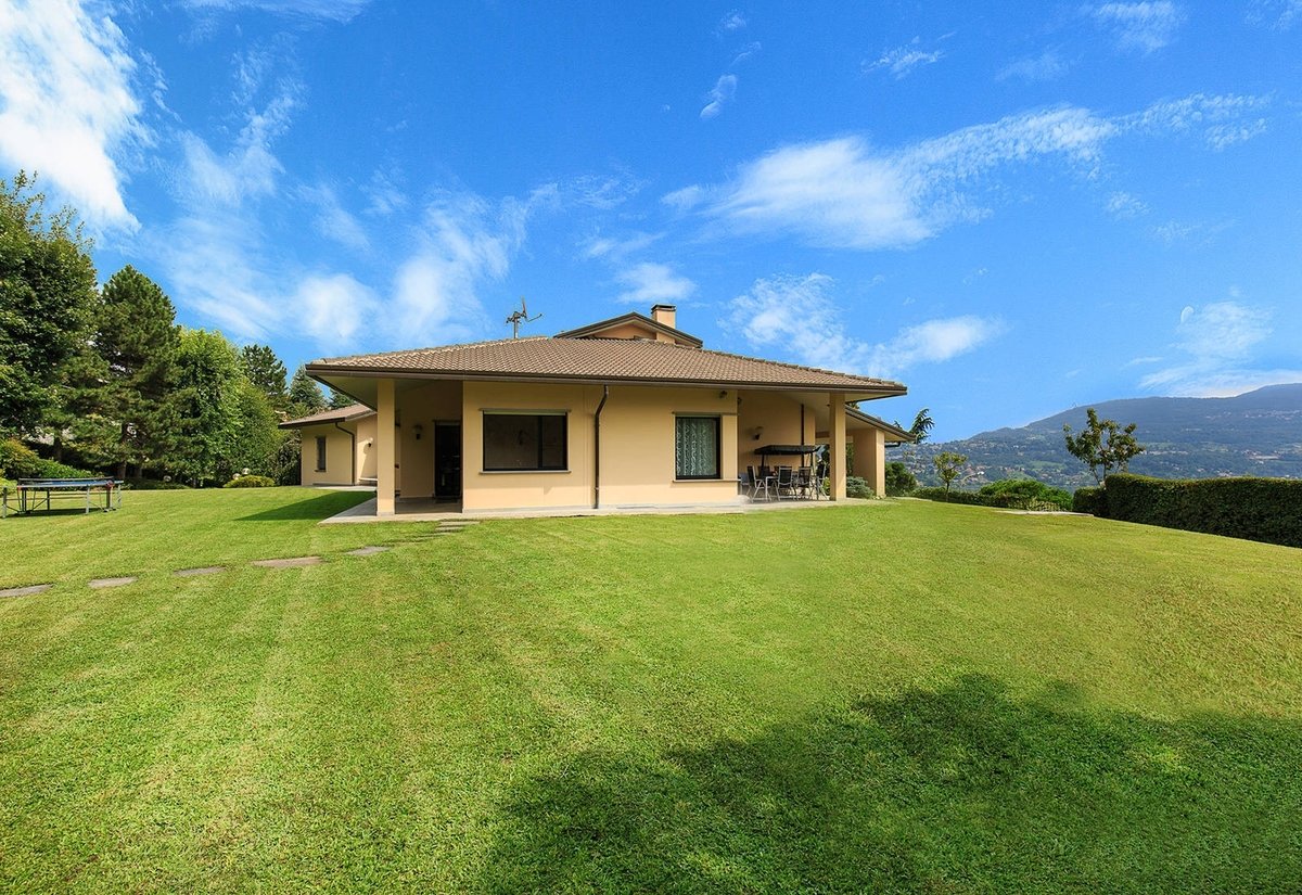Villa in vendita 6 Stanze da letto a Civate