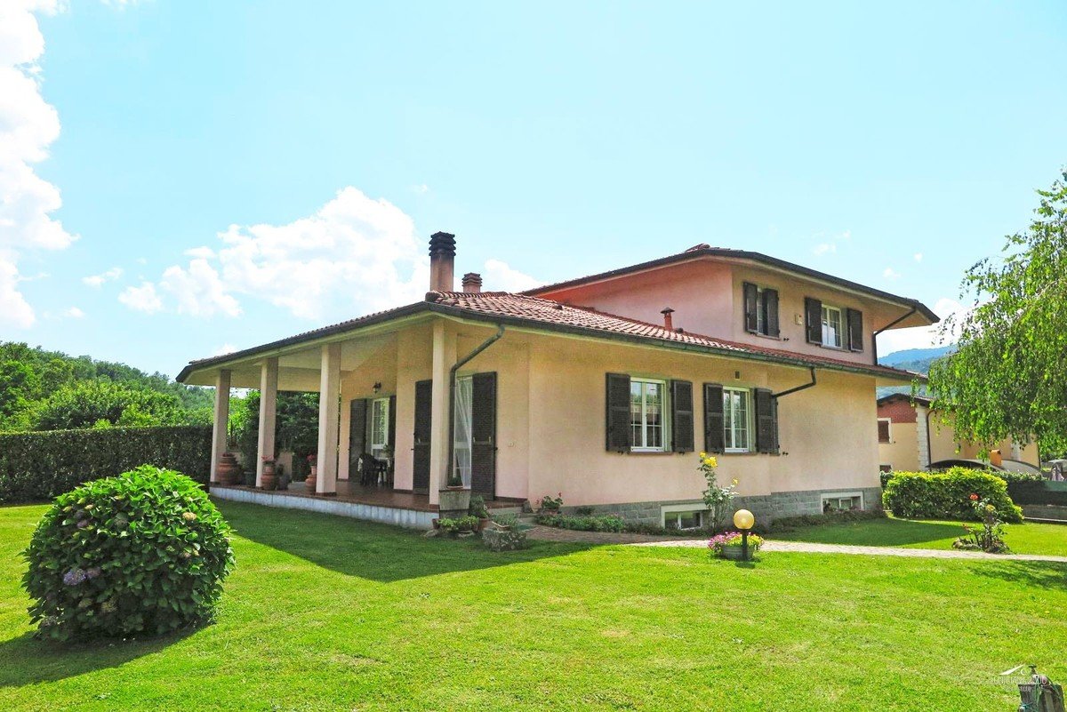 Casa indipendente in vendita 5 Stanze da letto a Villafranca In Lunigiana