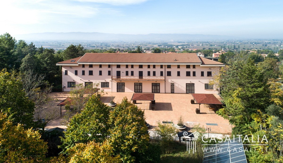 Palazzo in vendita 45 Stanze da letto a Assisi