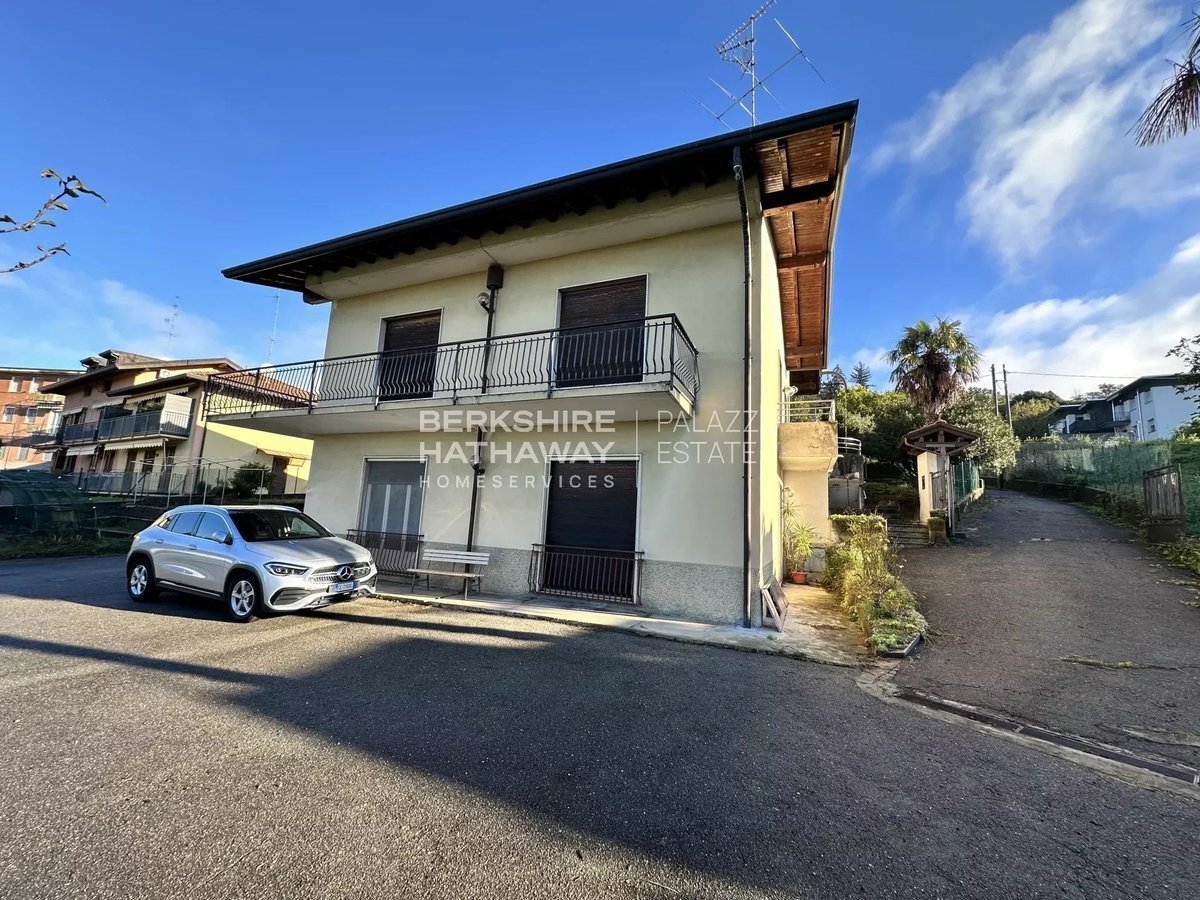 Casa indipendente in vendita 6 Stanze da letto a Capiago Intimiano