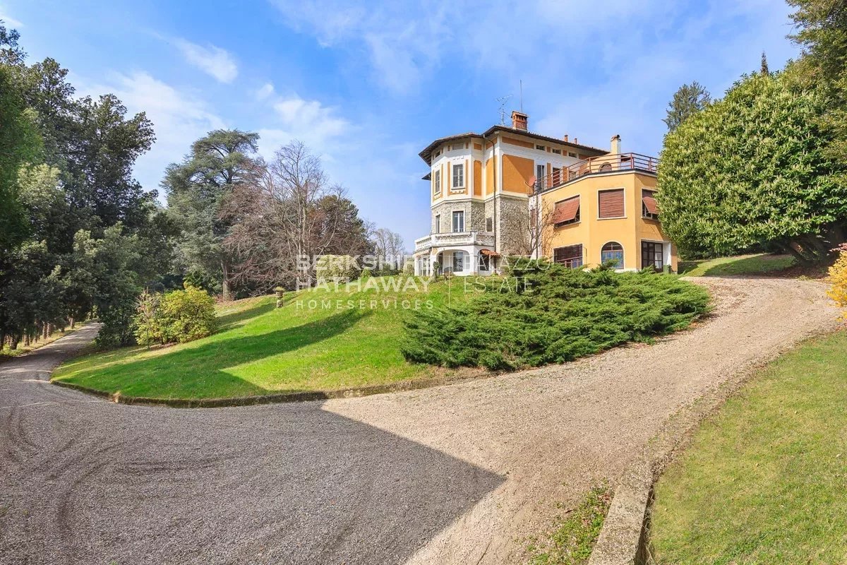 Villa in vendita 7 Stanze da letto a Varese