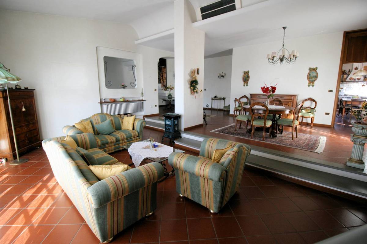 Villa in vendita 6 Stanze da letto a Montecatini-terme