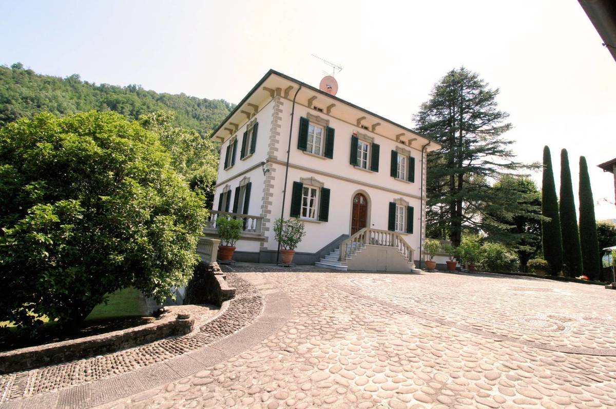 Villa in vendita 5 Stanze da letto a Bagni Di Lucca