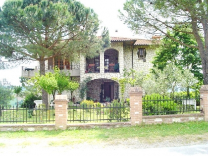 Casa indipendente in vendita 7 Stanze da letto a Castiglione Del Lago