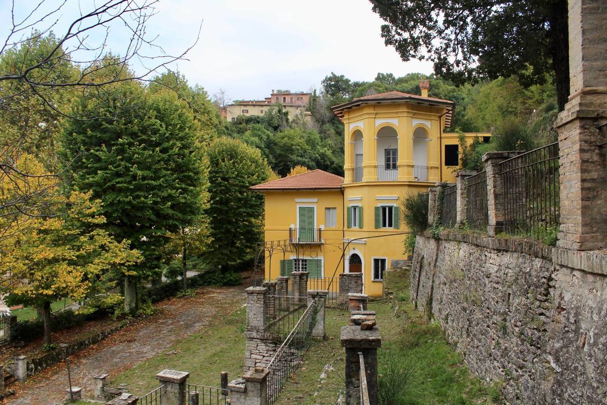 Villa in vendita 7 Stanze da letto a Nocera Umbra
