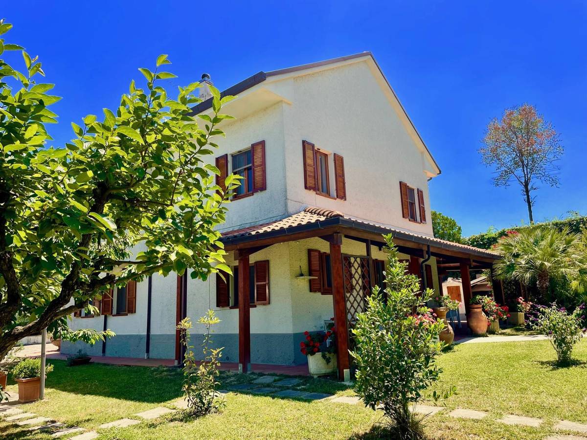 Villa in vendita 5 Stanze da letto a Porto San Giorgio