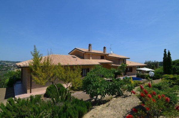 Villa in vendita 6 Stanze da letto a San Benedetto Del Tronto
