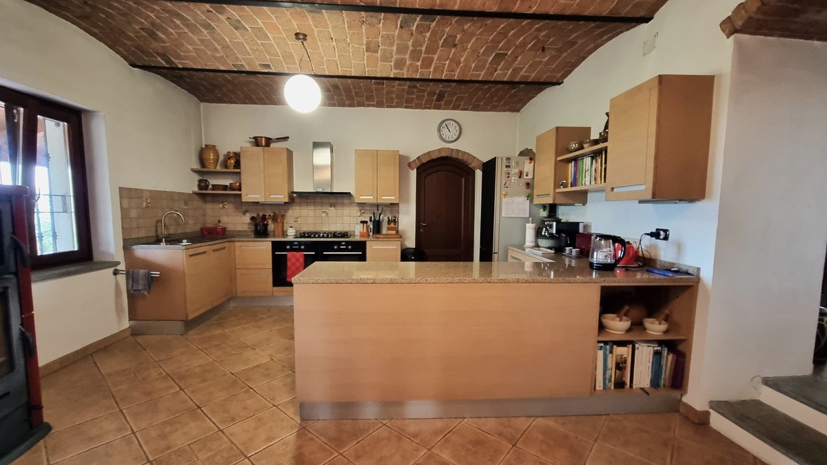 Casa indipendente in vendita 7 Stanze da letto a Nizza Monferrato