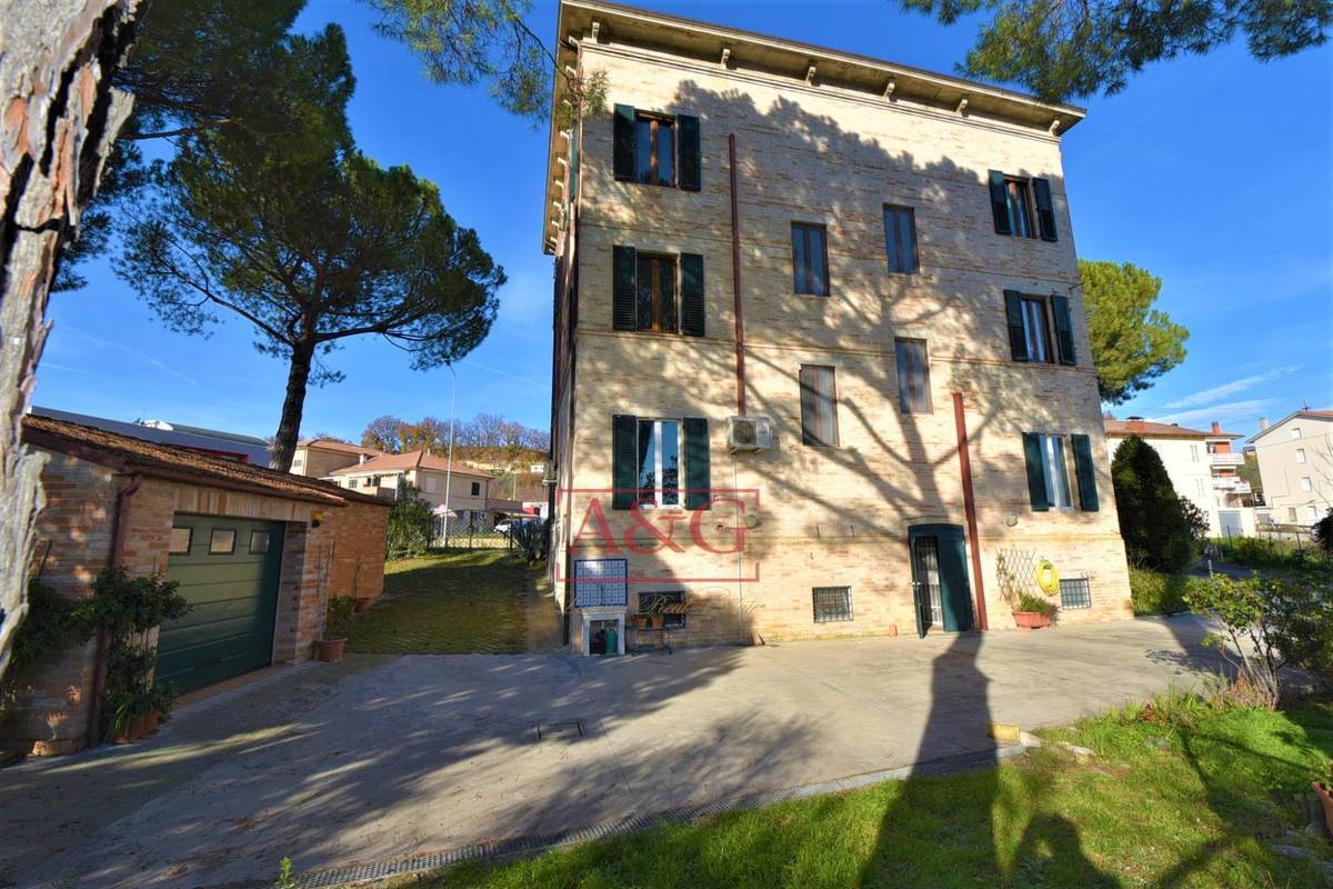 Villa in vendita 6 Stanze da letto a Magliano Di Tenna