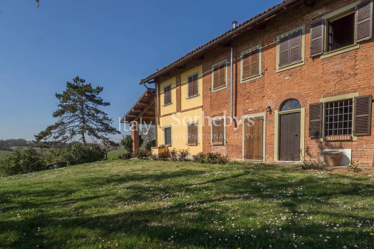 Casa in vendita 6 Stanze da letto a Vignale Monferrato