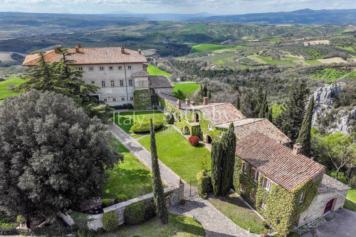 Castello in vendita 9 Stanze da letto a Montecchio