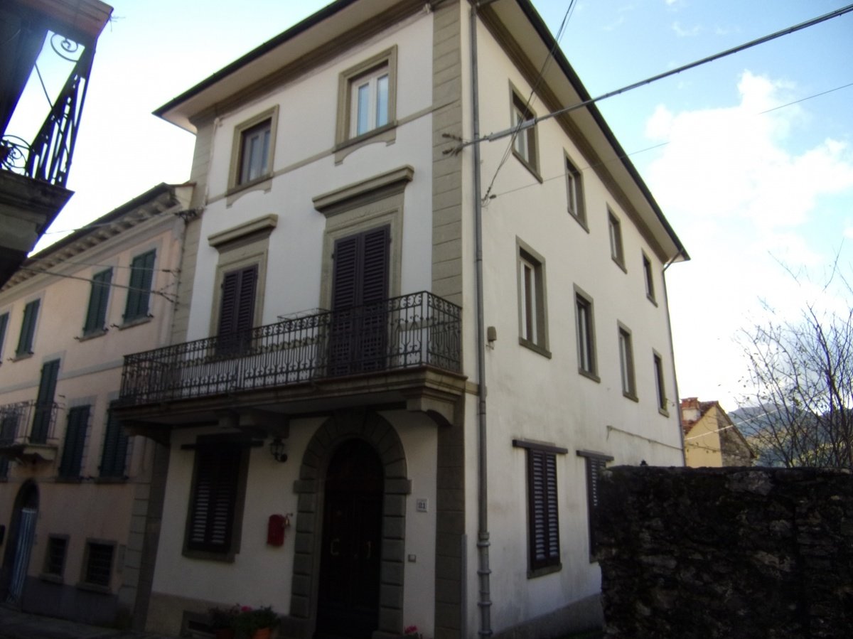Casa indipendente in vendita 5 Stanze da letto a Bagni Di Lucca
