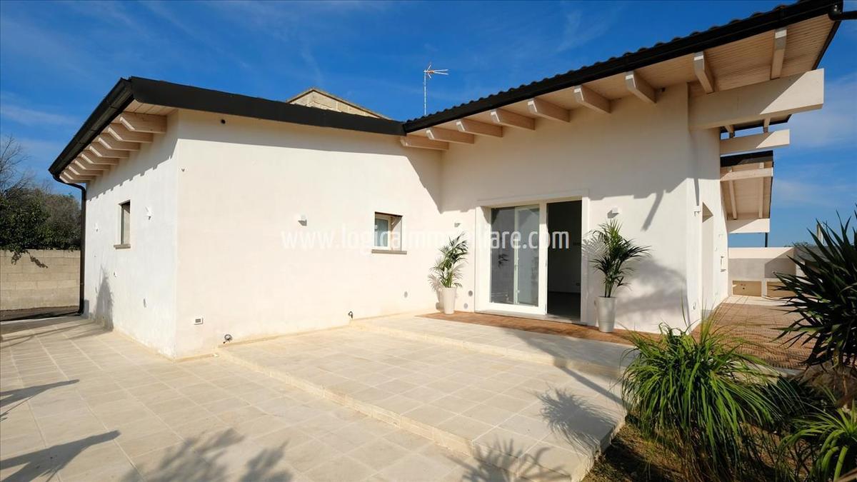 Villa in vendita 6 Stanze da letto a Lizzanello