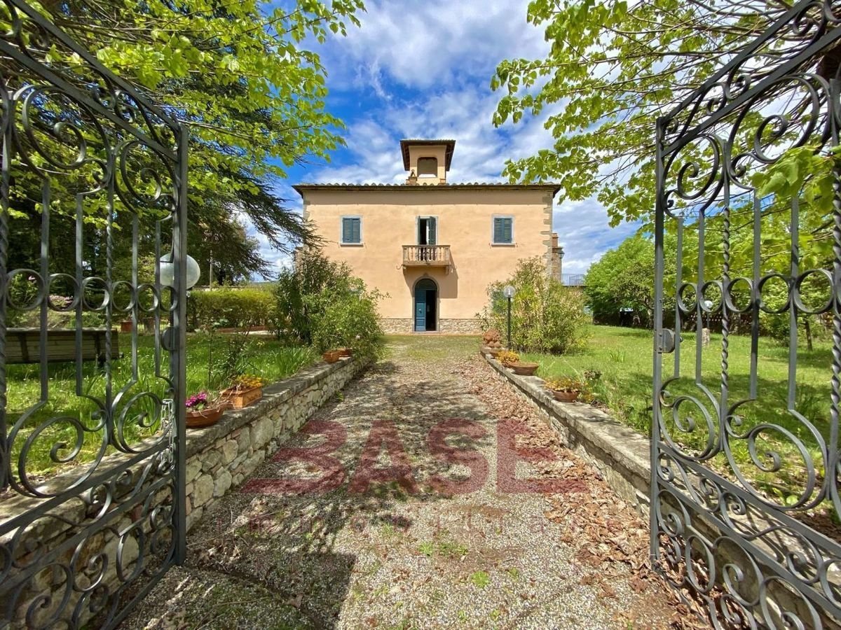 Villa in vendita 9 Stanze da letto a Montecatini Val Di Cecina
