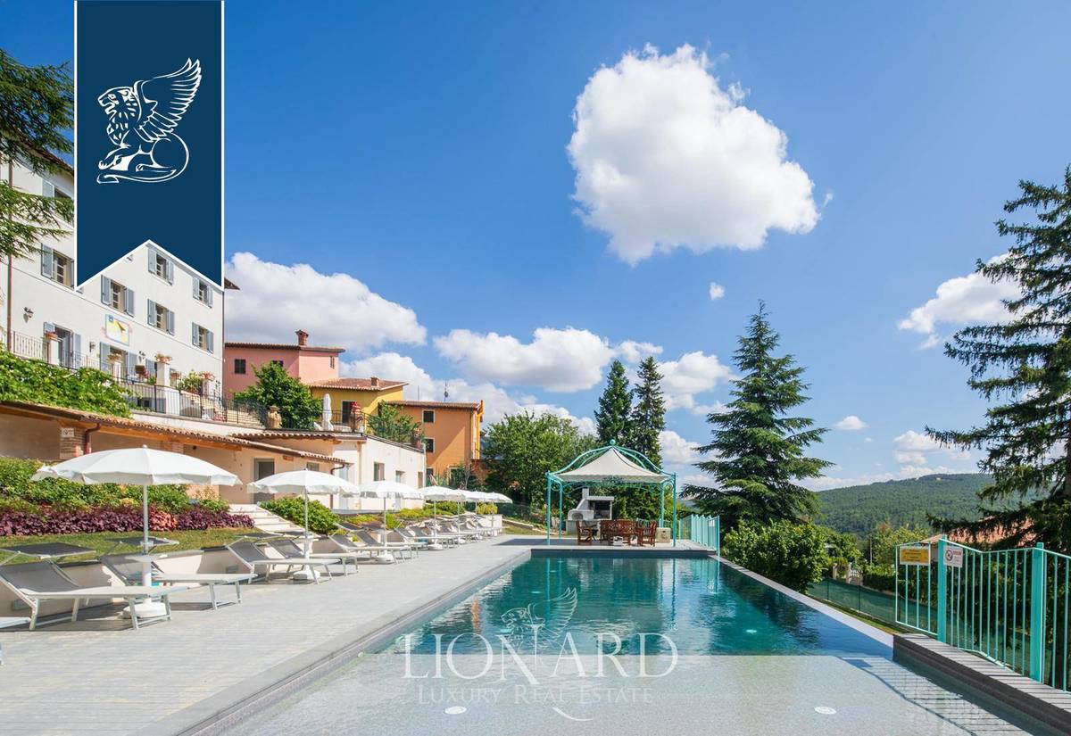 Villa in vendita 40 Stanze da letto a Serravalle Di Chienti